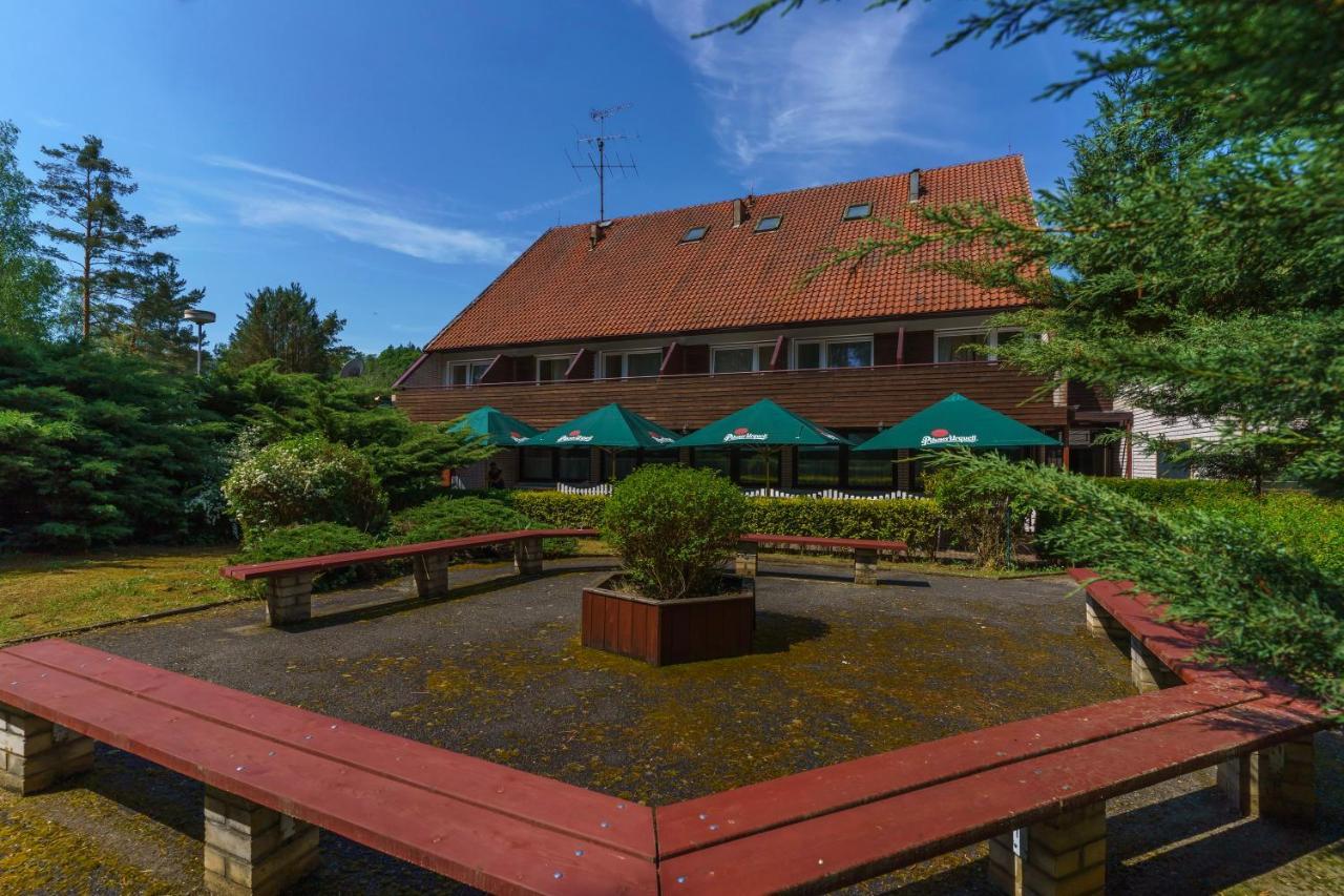 Hotel Hladina - výborné pro firemní akce Nebrich Exterior foto